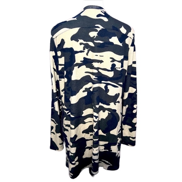 Camo Pocketed Button Cardigan - Picture 4 of 4